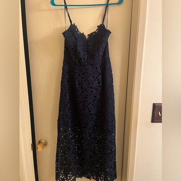 Francesca’s BNWT Lana Lace MIDI Dress Size Small, Navy - Picture 4 of 5